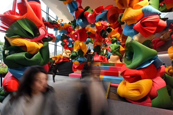 安全配资杠杆查询 全球251位艺术家“齐聚”双年展，赋能成都建设全国重要的文化创意中心